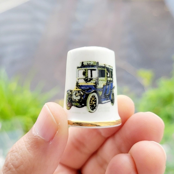 Vintage Old Car Bone China Thimble - Picture 4 of 8